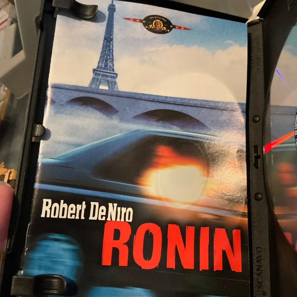 DVD - RONIN WITH Robert DeNiro.  V58